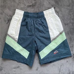 Nike Sportswear Heritage Windrunner Nylon Shorts - Ash Green CU4436-133 Size XS